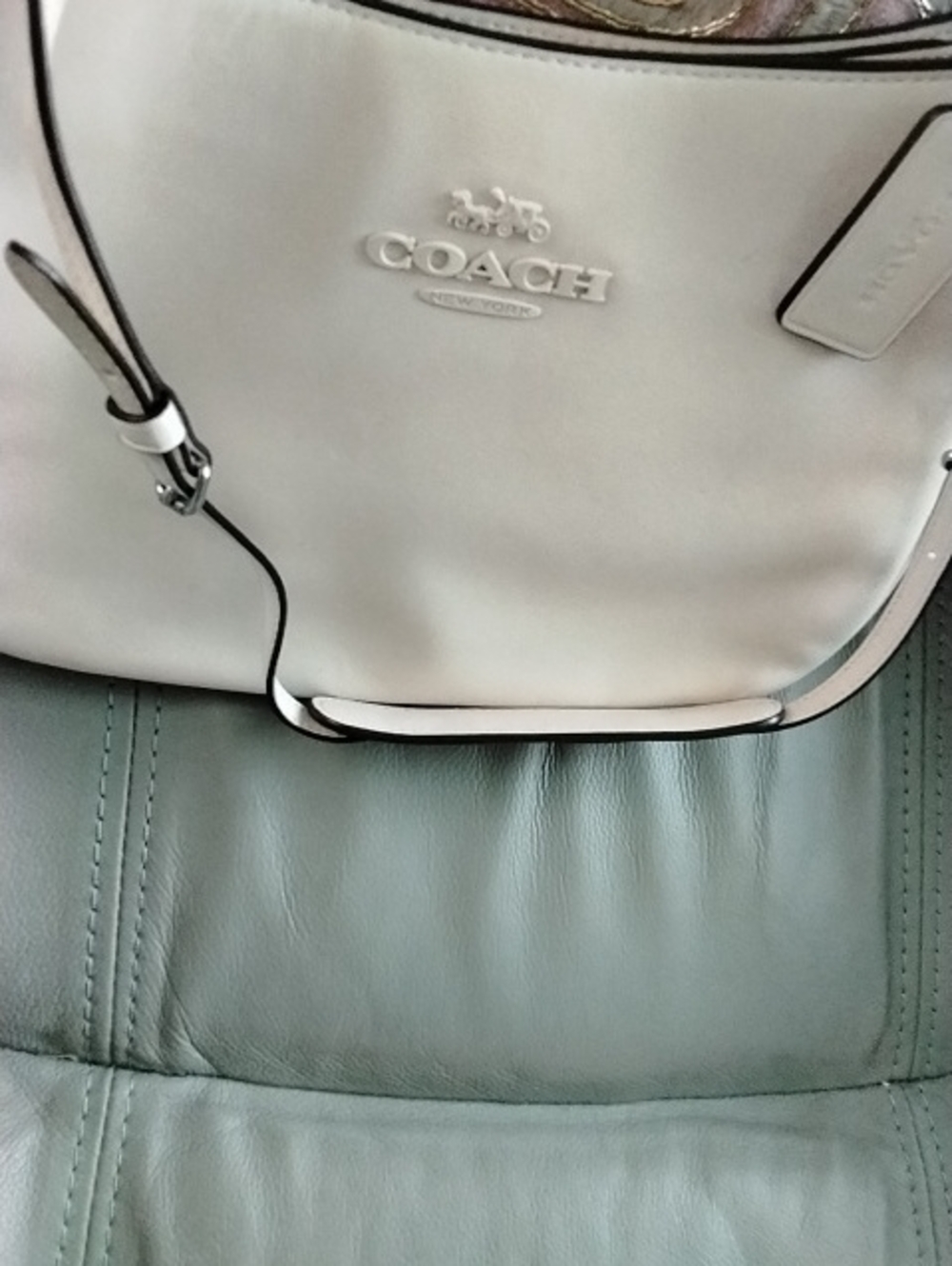 Coach Cream Leather Shoulder Bag with Black Piping - Picture 5 of 6